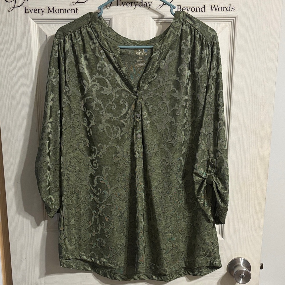 Olive Jacquard V-Neck Roll-Tab Sleeve Blouse